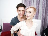 Belinda Bee - Äldre hustru