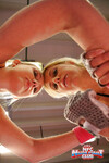 Nataly Von och Nikky Thorne brottas