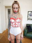 Sasha Beart den vilda tatuerade milf