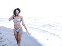 Abril den söta 18-åriga latinska flickan