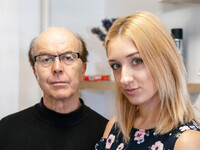 Sofi Otis knullar en äldre man