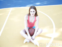 Danni Rivers är den söta basketflickan som får ligga