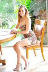 Brina den nakna fitta flickan