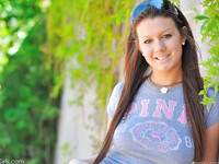 Kelsey Jones visar upp sin vackra kropp
