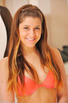 Teddi Rae provar en stor dildo