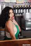 Gabriela Lopez knullar i baren