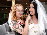Holly Day och Emma Magnolia faller för varandra
