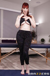 Lauren Phillips den storbröstade massösen milf