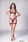 Sienna Rae har en trekant