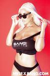 Bridgette B: s exotiska fitta slickas, fingeras och shagged