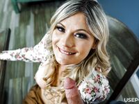 Ellie Tays runda mogna blondin blir galen från lollipopen innan hon blir knullad hårt