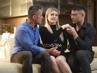 Blonde nymphomaniac Georgia Koneva hårt knullad mmf trekant