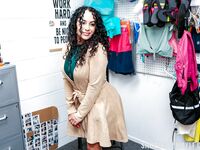 Brianna Bourbon får en anständig knull från den självsäkra lp officer