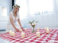 Angelica Coraldine sexig blond milf fusk på sin man med varm massage