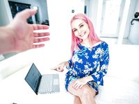 Rosa-hårig mogen flicka Aaliyah Kärlek får den svala dosen i en pov