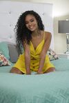 Varm svart och vit trekant med Alena Croft och Scarlit Scandal sexig knull