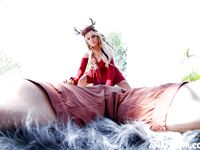 Blonde Jessica Ryan får sin coola avgift från utsidan
