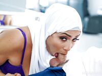 Bootylicious arabiska milfen Carmela Clutch får sina bollar djupt i kuken