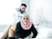 Bootylicious arabiska milfen Carmela Clutch får sina bollar djupt i kuken