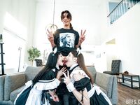 Wild fucking whore maids på soffan