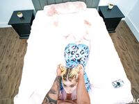 Indie Rose blek blond skönhet blir hård knull i pov