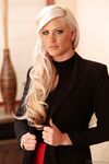 Blonde holly hjärta suger bbc och blir knullad medan hennes cuckold make klockor