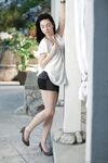 Black-haired nipple aria alexander poserar naken med daisy ducati utomhus