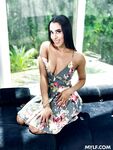 Chabos milf jayne doh förför kameran med tight fitta innan de knullar