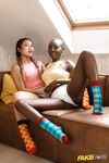 Fantastisk interracial vandrarhem trekant Zaawaadi och modern Thailändska