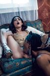 Kira noir och jane wilde vild lesbisk fitta slickar på soffan