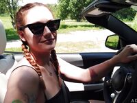Siri dahl suger dick och knullar i olika positioner