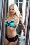 Brookes boner fitta packad och knullad av en tatuerad hingst