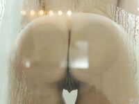 Brandi Love - Milf i duschen