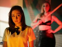 Lily Jordan, Mona Wales - Pervers lärare