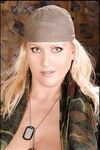 Laura Orsolya - Het soldat milf