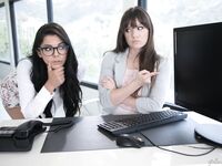 Alison Rey och Gina Valentina i arbete
