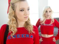 Piper Perri och Bailey Brooke är skolans katter