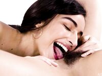 Licking Jane Wilde och Emily Willis
