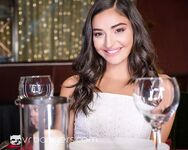 Emily Willis har sex i restaurangen