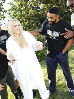 Kagney Linn Karter - Hårt gangbang
