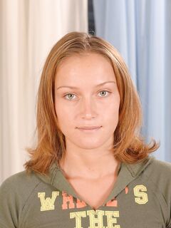 Kathia Nobili och glasdildon