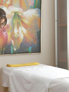 Laura njuter av en massage