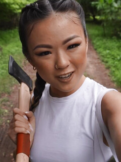 Lulu Chu knullar i skogen