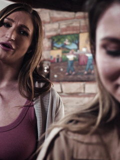 Paige Owens och Skylar Snow lesbisk scen
