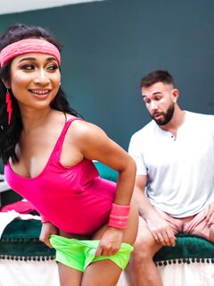 Naughty Asian Girl Avery Black knullade i olika positioner
