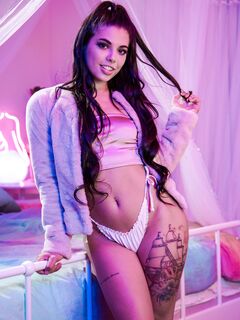 Gina Valentina búja-älskaren