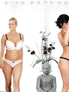 Veronica Avluv och Alexis Fawx är de kinky massörerna